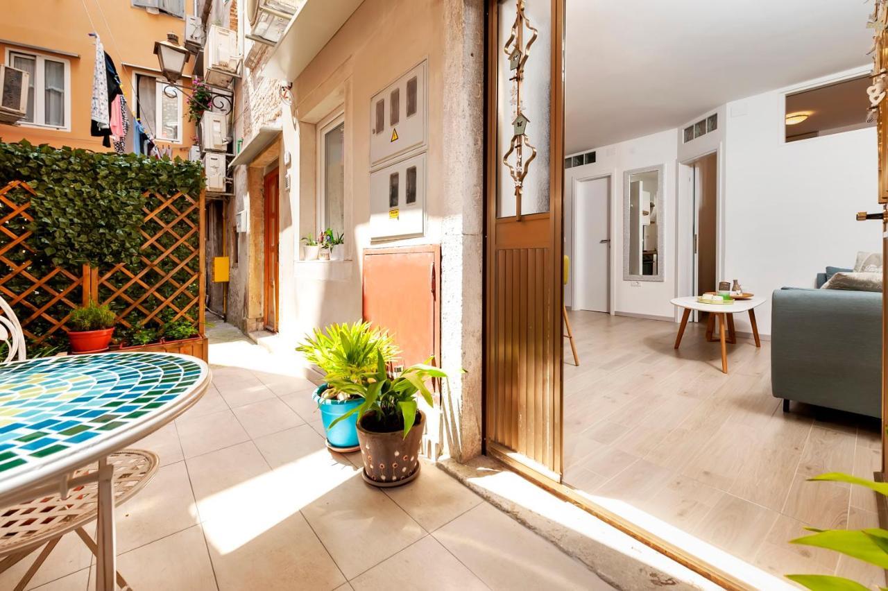 Apartment Amici With Terrace In Center Of 로비니 외부 사진